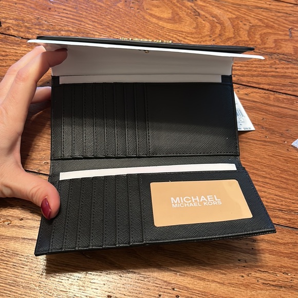 Michael Kors Wallet - Black Leather Flap Trifold NWT - Picture 3 of 5
